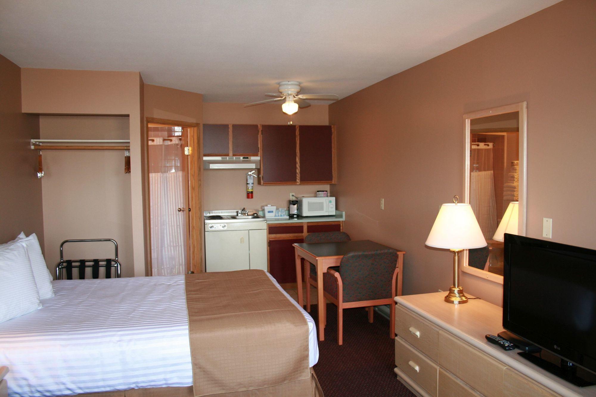 Coast Courtenay Hotel Екстериор снимка