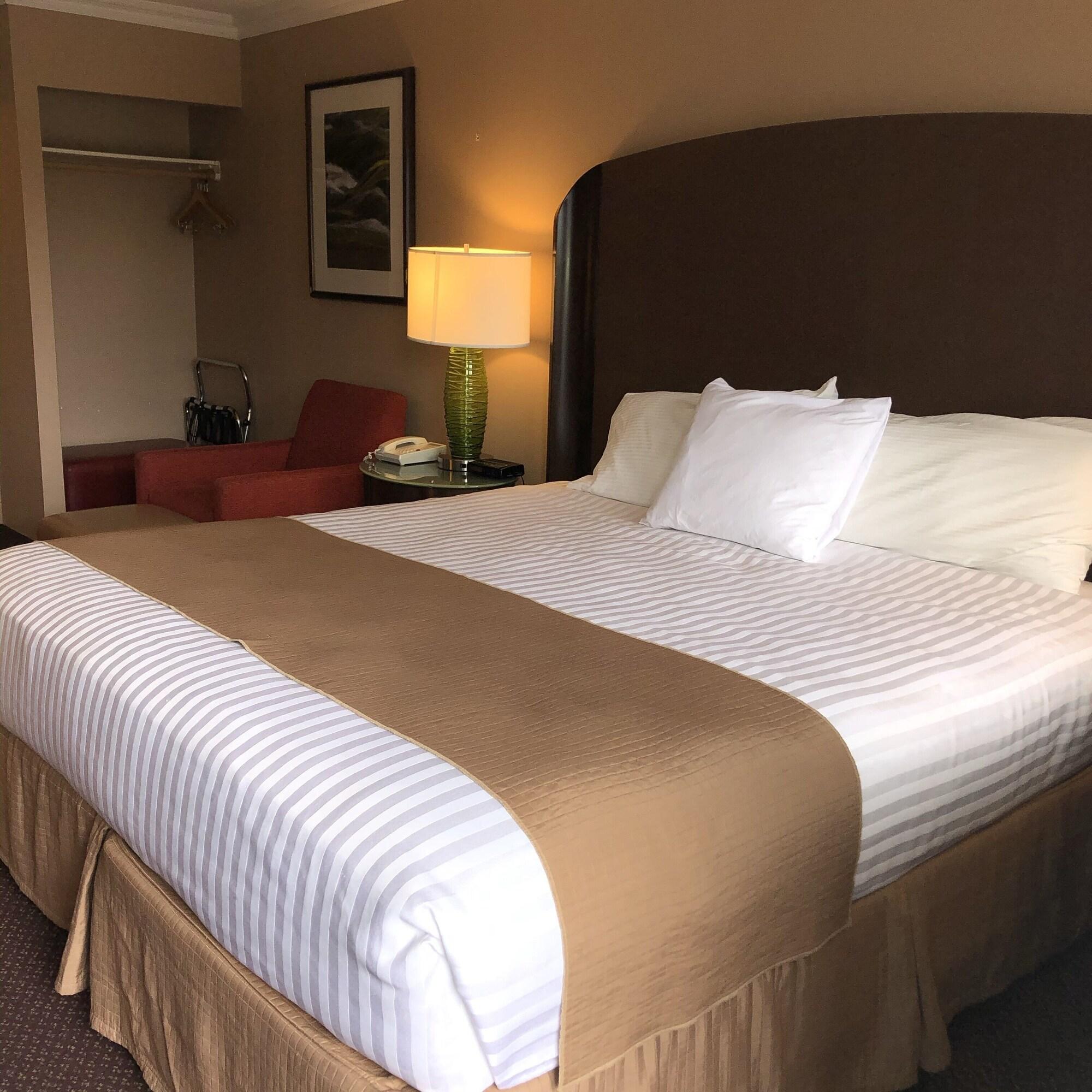 Coast Courtenay Hotel Екстериор снимка