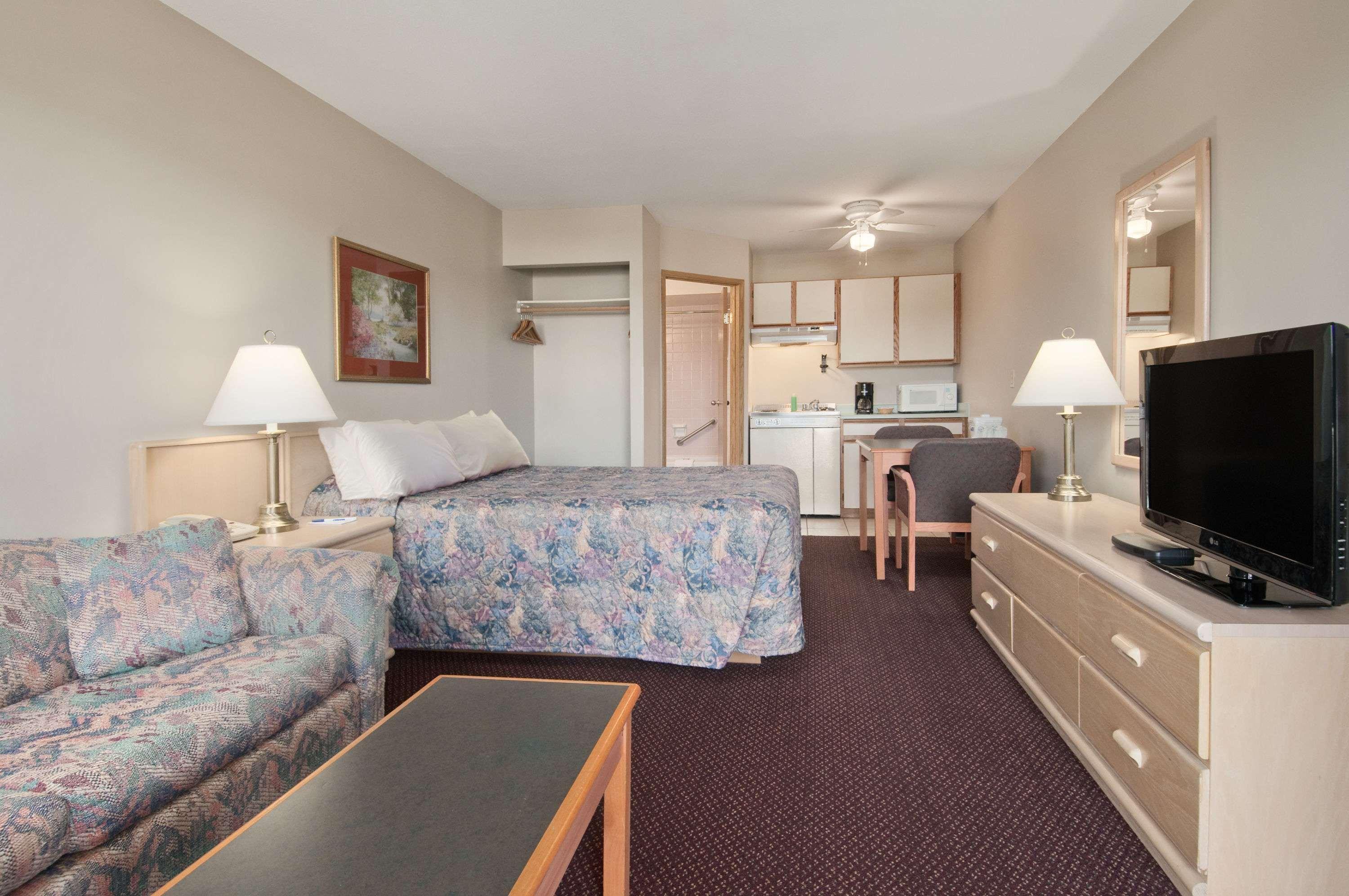 Coast Courtenay Hotel Екстериор снимка