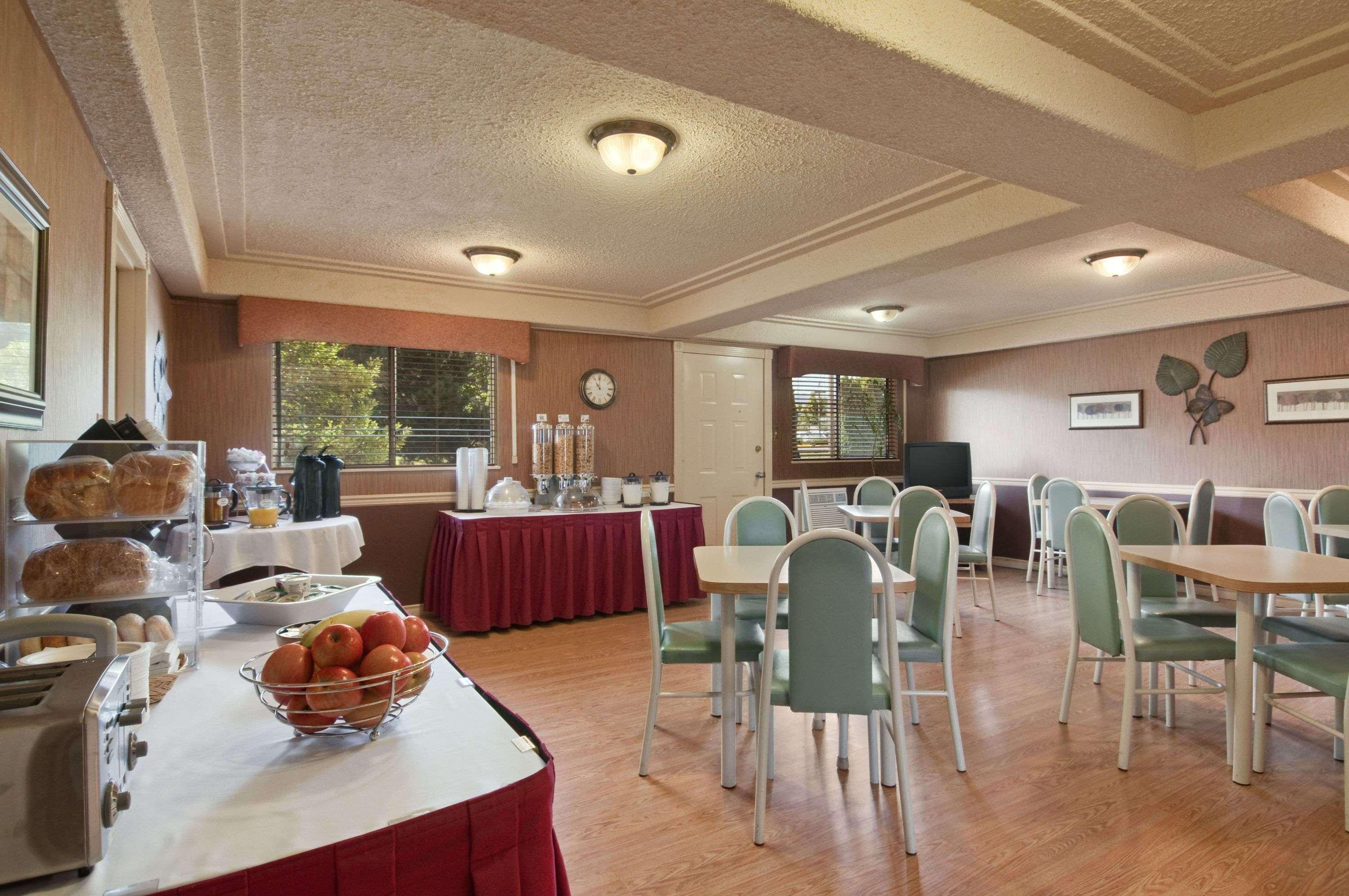 Coast Courtenay Hotel Екстериор снимка