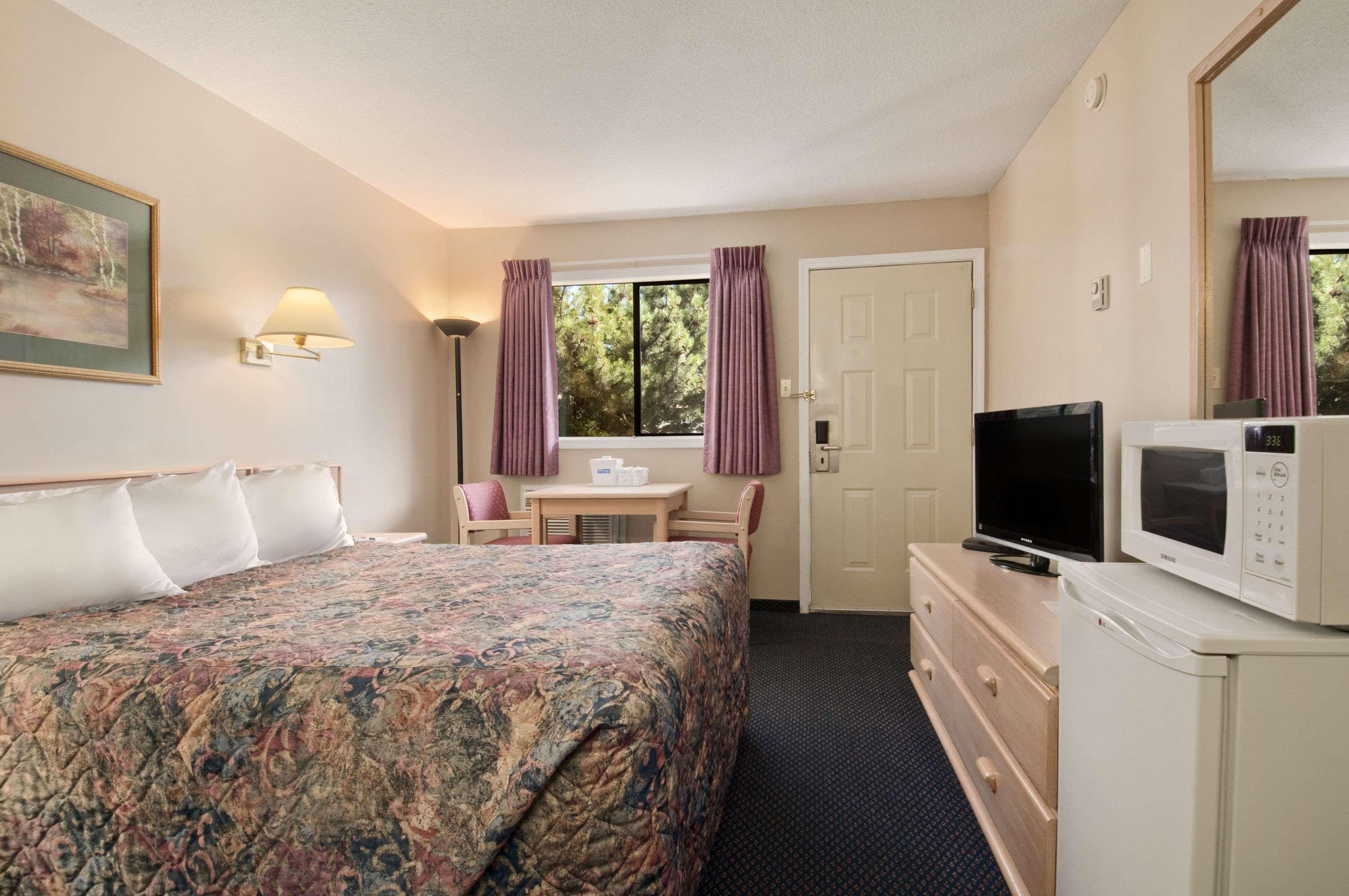 Coast Courtenay Hotel Екстериор снимка