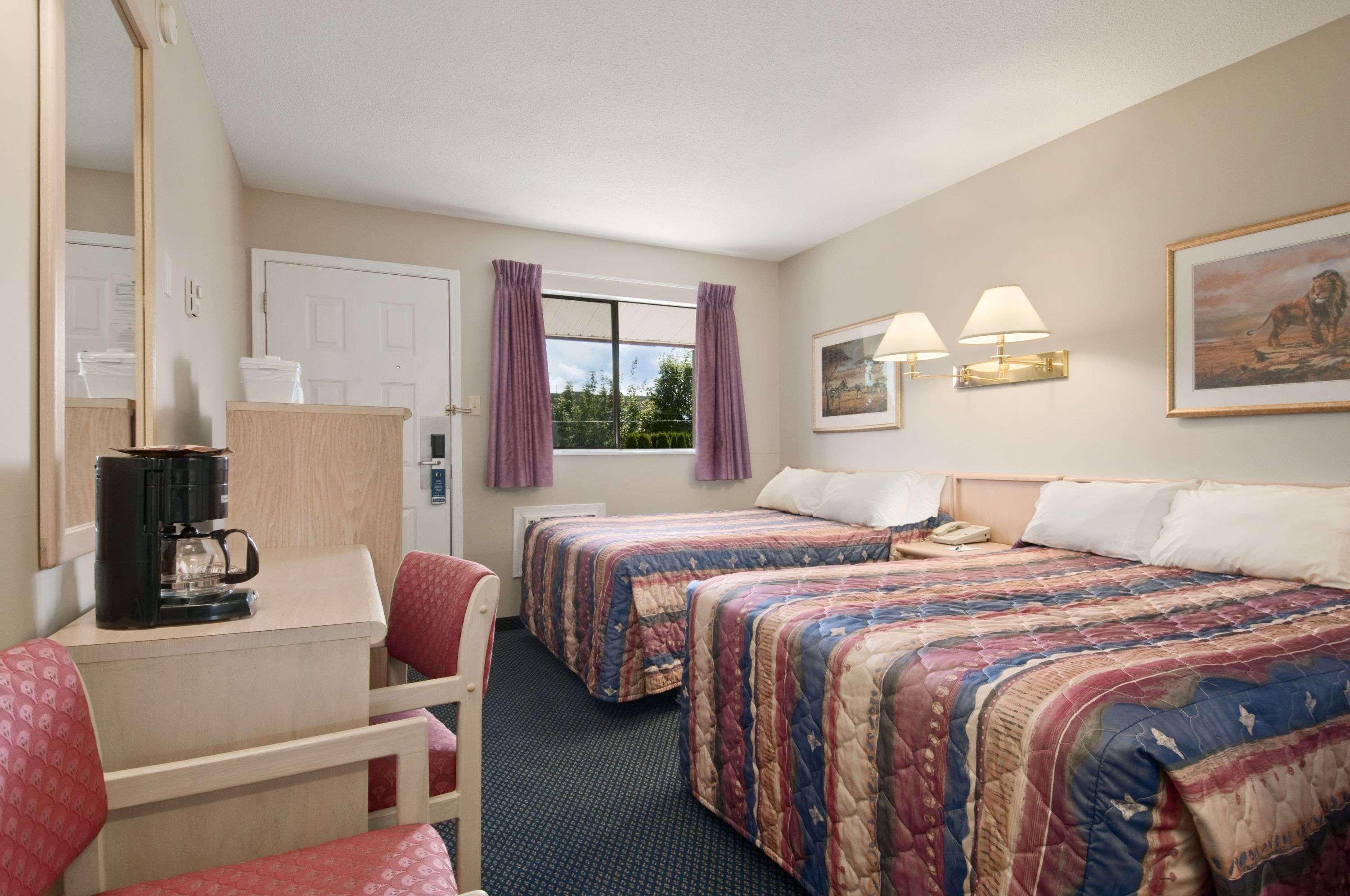 Coast Courtenay Hotel Екстериор снимка