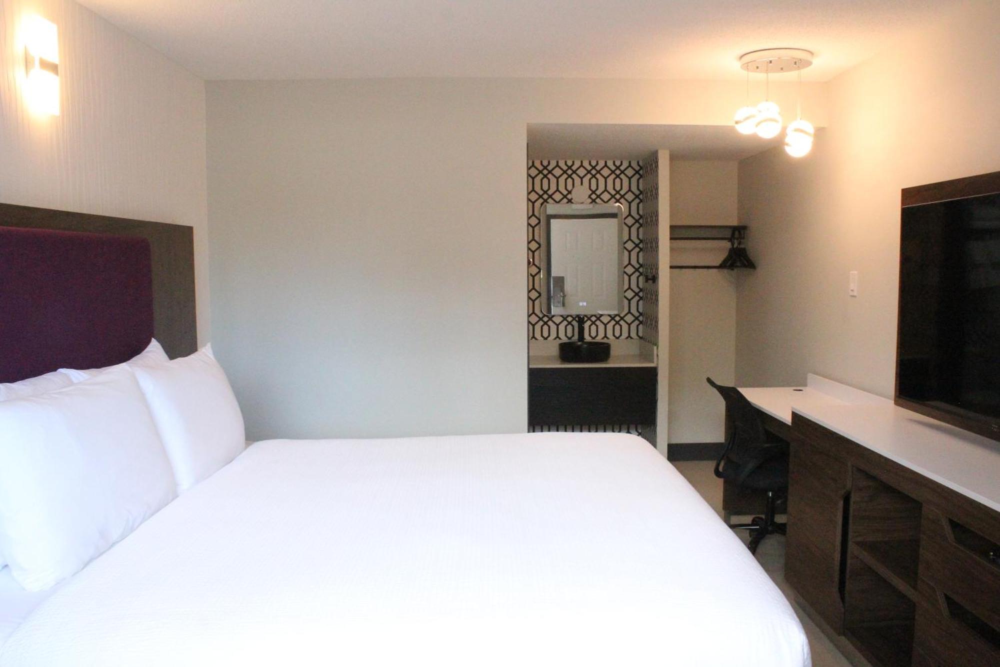 Coast Courtenay Hotel Екстериор снимка